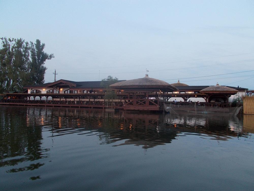 Laguna Verde - Balotesti Fieni 2013 - restaurant-laguna-verde.JPG